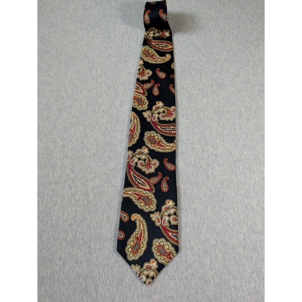 Sutter And Grant Blue Paisley Tie 3 3/4 Wide x 56 1/2 Long 100% Silk Made In USA